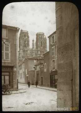 Rue et cathédrale (Toul)
